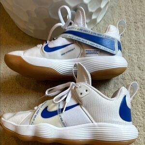 Nike Hyperset White and Blue Sneakers for Volleyball.